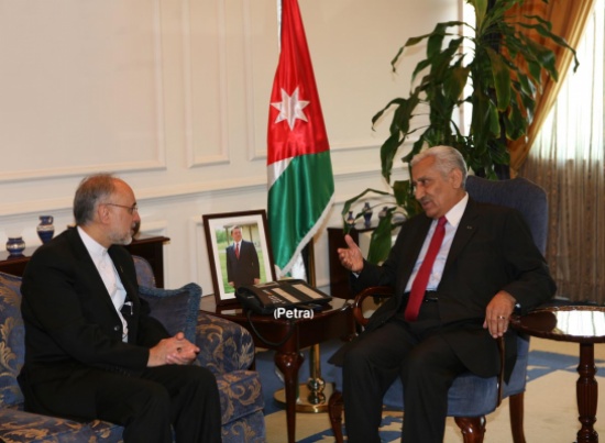 النسور يبحث مع وزير الخارجية الايراني العلاقات الثنائية